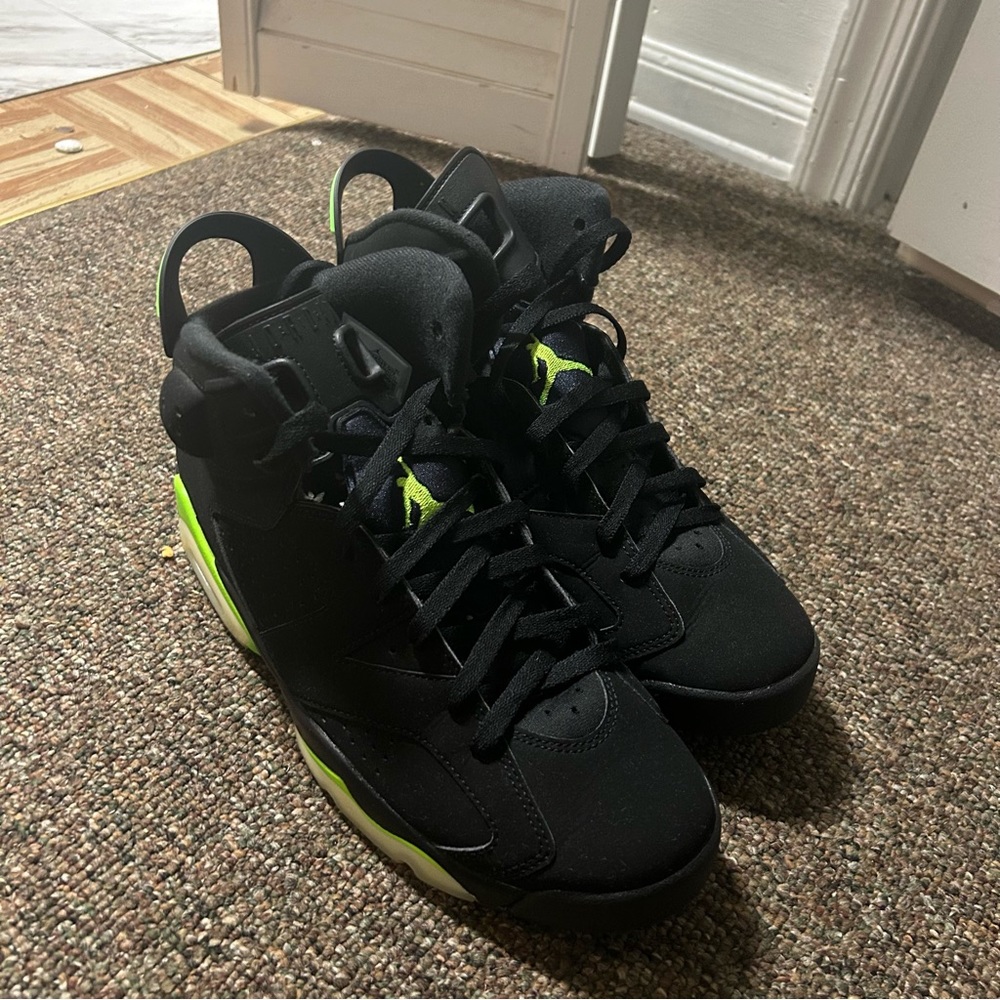 Shoe
